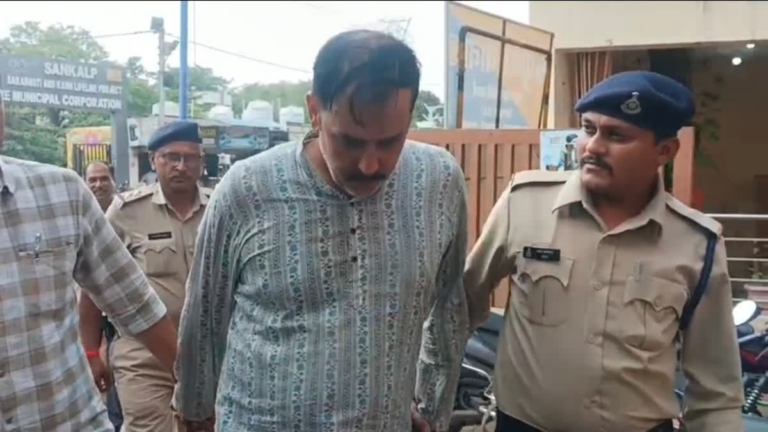 इंदौर: शिक्षा विभाग में करोड़ों के गबन के मामले में दूसरा आरोपी प्यून पवन खामोद भी गिरफ्तार