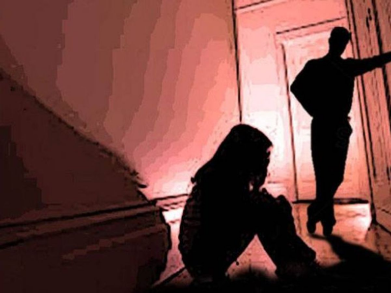 इंदौर में रिश्तेदार युवती से रेप करने वाला गिरफ्तार:खरगोन से इंदौर रहने आई थी, बेटे को दिया जन्म; 5 हजार का इनाम घोषित था