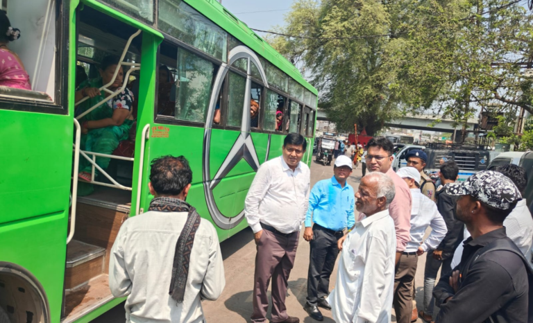 कलेक्टर श्री शिवम वर्मा के निर्देश पर जिला प्रशासन एवं आरटीओ इंदौर ने की यात्री बसों की सघन जांच
