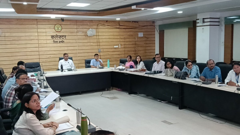 इंदौर को कुपोषण मुक्त बनाने लिये सामुदायिक भागीदारी, पोषण पखवाड़ा और जनजागरूकता जरूरीकुपोषण मुक्त इंदौर कार्ययोजना को लेकर कलेक्टर श्री वर्मा ने ली बैठक