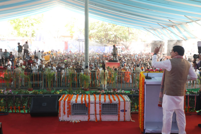 मुख्यमंत्री डॉ. यादव ने शिप्रा तीर्थ परिक्रमा में सम्मिलित हो रहे श्रद्धालुओं का अभिनंदन किया