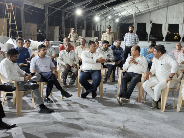 इंदौर-पीथमपुर इकोनॉमिक कॉरिडोर भूमिपूजन कार्यक्रम की तैयारियों का कलेक्टर ने किया निरीक्षण