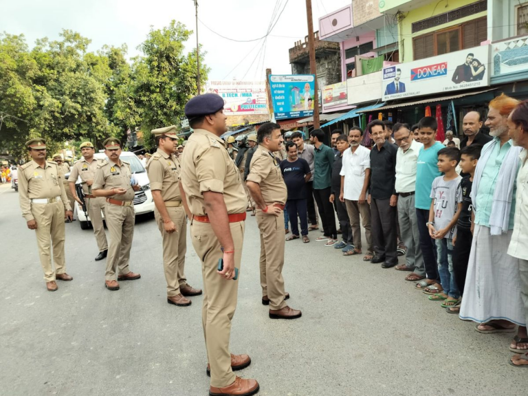 मोहर्रम पर्व के मद्देनजर पुलिस अधीक्षक इंदौर ग्रामीण श्री राजेंद्र कुमार वर्मा ने किया जुलूस मार्ग का निरीक्षण