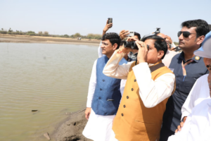 मुख्यमंत्री डॉ. मोहन यादव ने इंदौर के लिंबोदी तालाब पहुंचकर किया श्रमदान
