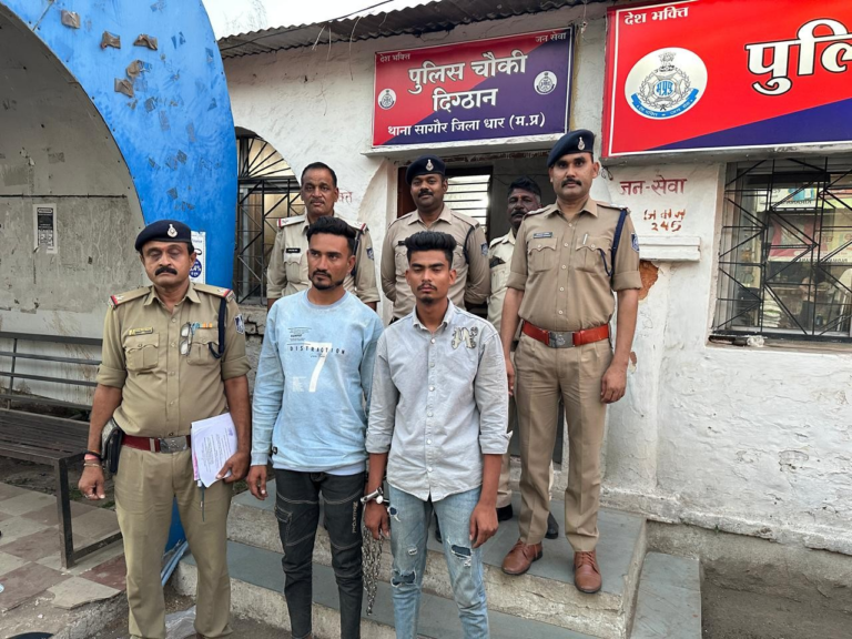पीथमपुर में चोरी की 5 भैंसें बरामद, दो चोर गिरफ्तार:मुख्य आरोपी और साथी फरार; पुलिस टीमें लगातार दबिश दे रही है