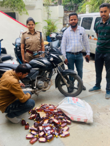 इंदौर में आबकारी विभाग की बड़ी कार्रवाई: दो अलग-अलग मामलों में अवैध शराब सहित दो मोटरसाइकिलें जब्त, दो आरोपी गिरफ्तार