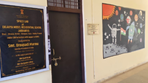 राष्ट्रपति श्रीमती द्रौपदी मुर्मु ने एकलव्य आदर्श विद्यालय झिरन्या की अत्याधुनिक स्पेस लैब का किया लोकार्पण