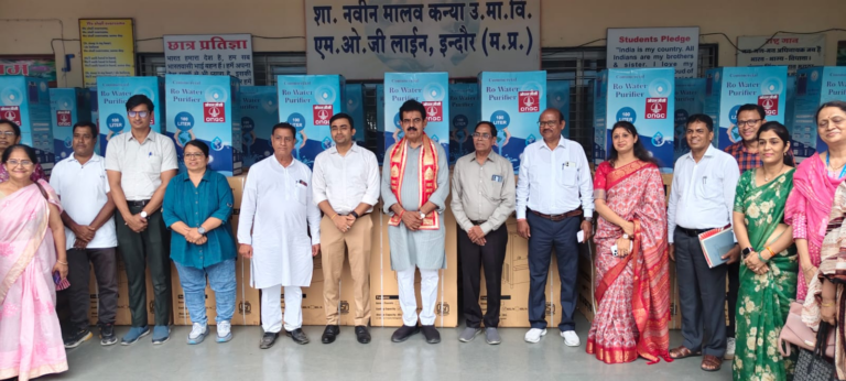 इंदौर के 100 शासकीय विद्यालयों में लगेंगे आरओ एवं स्टेनलेस स्टील वाटर कूलर, हजारों विद्यार्थियों को मिलेगा शुद्ध पेयजल