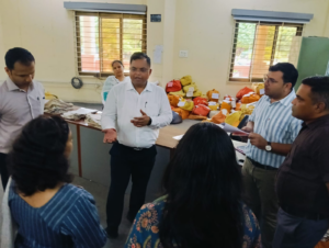 कलेक्टर श्री शिवम वर्मा ने हेल्प डेस्क, लोक सेवा केंद्र और नकल शाखा का औचक निरीक्षण किया