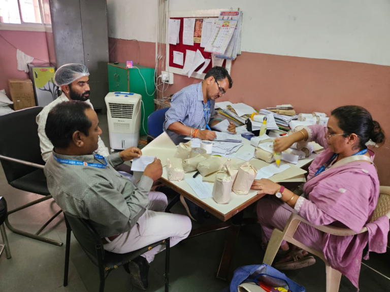 इंदौर में खाद्य प्रतिष्ठानों का सघन निरीक्षण, 64 खाद्य नमूने जांच हेतु संग्रहित