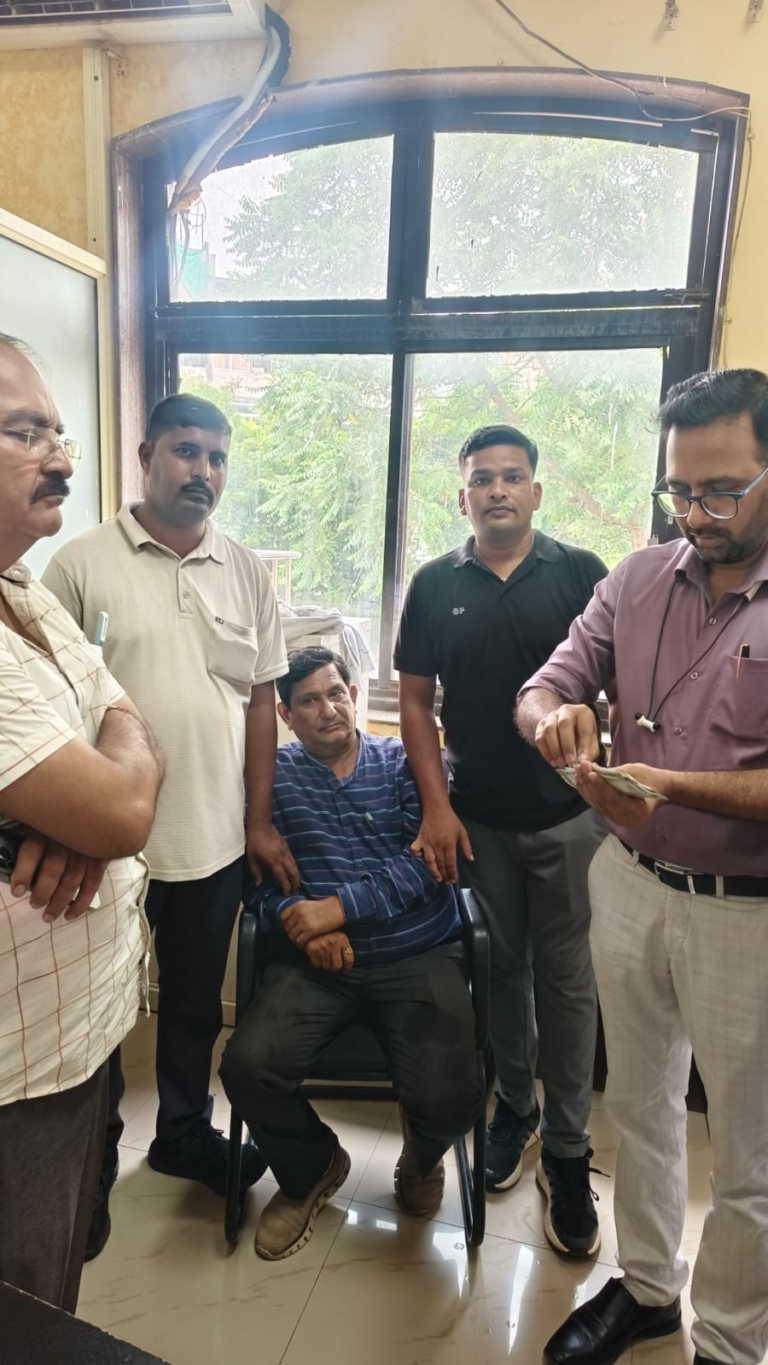 रिटायरमेंट से एक दिन पहले नगर निगम के एई सुशील कटारे को रिश्वत लेते लोकायुक्त ने पकड़ा, 36 हजार की थी डिमांड
