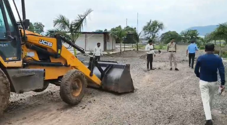 बिचौली हप्सी में राजस्व विभाग की बड़ी कार्रवाई