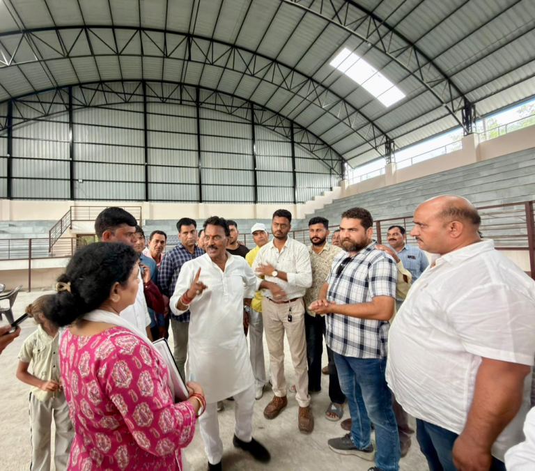 मंत्री श्री तुलसीराम सिलावट ने 4 करोड़ रुपये की लागत से बन रहे कबड्डी स्टेडियम के निर्माण कार्य का किया निरीक्षण