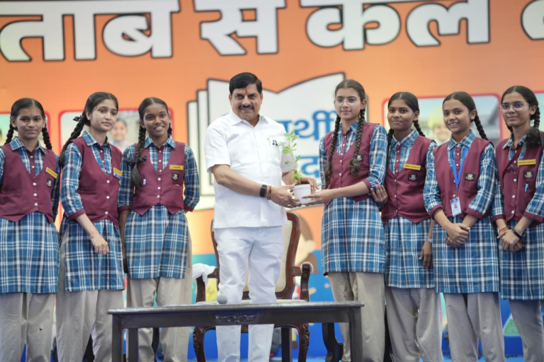 विद्यार्थियों के चेहरे पर मुझे दिखता है भारत का भविष्य : मुख्यमंत्री डॉ. यादव