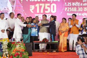 ‘फूलों का तारों का…,’ गाते-गाते सीएम डॉ. मोहन ने लाड़ली बहनों को दिया गिफ्ट, 1500 के साथ मिला 250 रुपये का शगुन