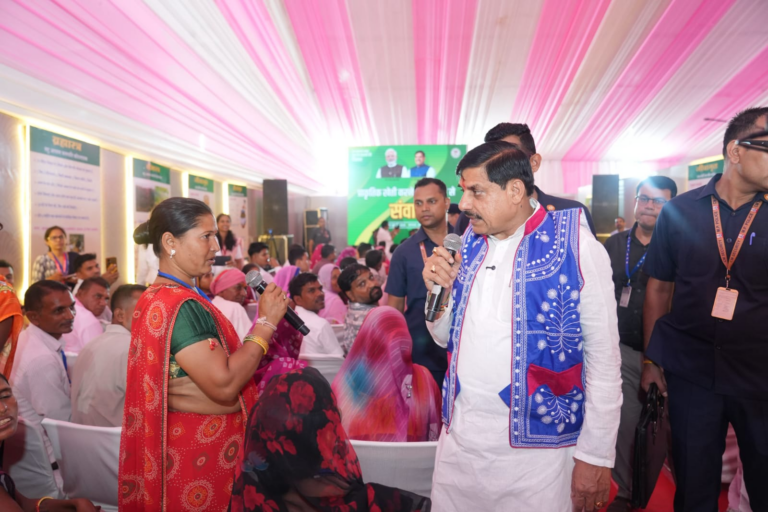 मुख्यमंत्री डॉ. यादव ने प्राकृतिक खेती कर रही उन्नतशील कृषि सखियों से किया संवाद