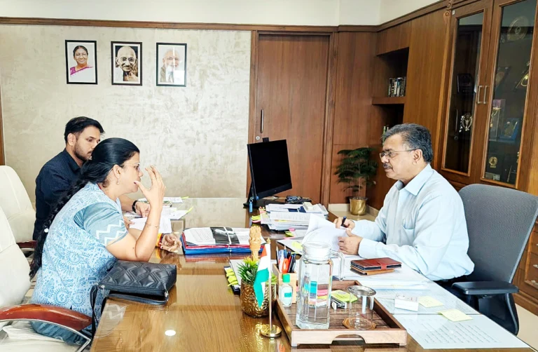 मुख्य सचिव श्री बर्णवाल से मिलीं बाल अधिकार आयोग की अध्यक्ष डॉ. शर्मा