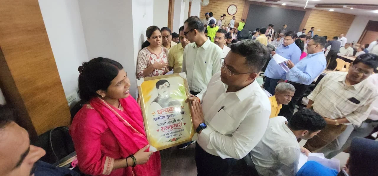 जनसुनवाई में प्रशासनिक संवेदनशीलता की मिसाल: कलेक्टर श्री शिवम वर्मा ने सुनी आमजन की समस्याएं, किया त्वरित निराकरण