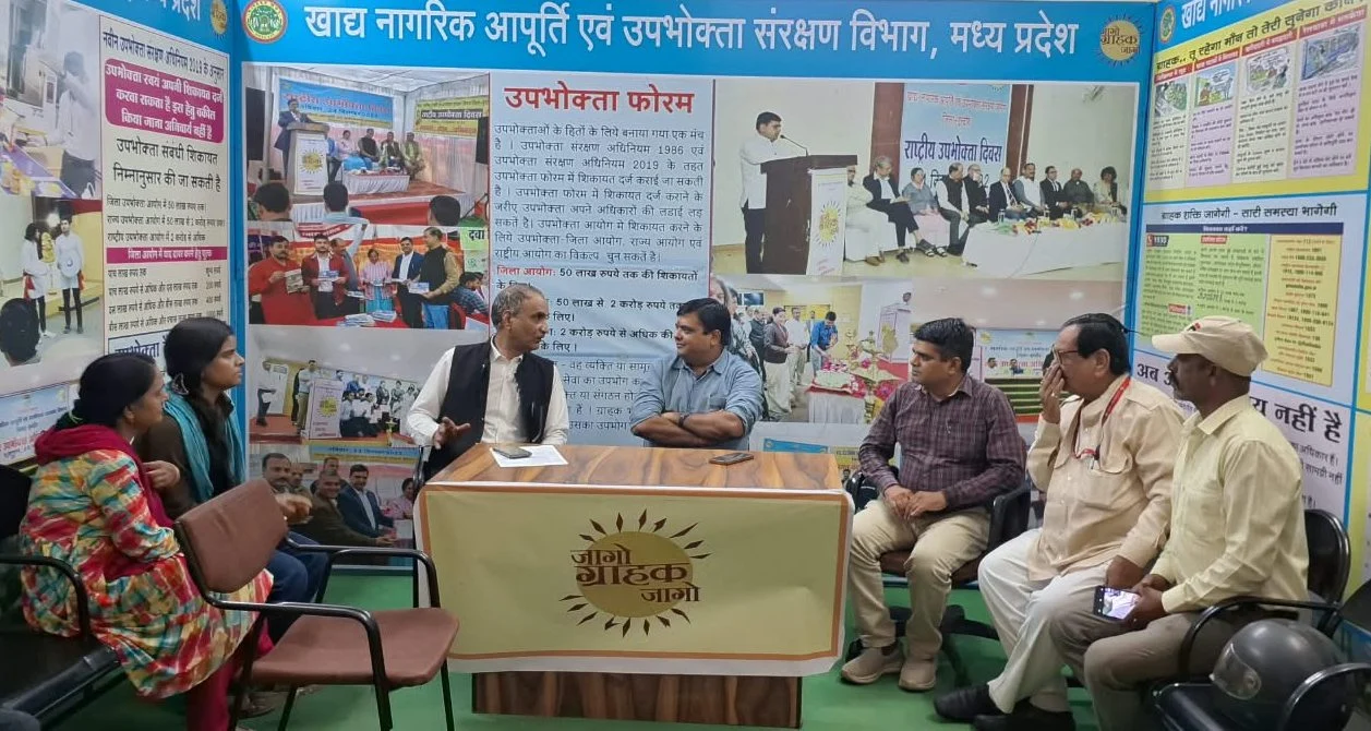 खराब एवं फटी साड़ियों की शिकायत पर उपभोक्ता को वापस मिली पूरी राशि