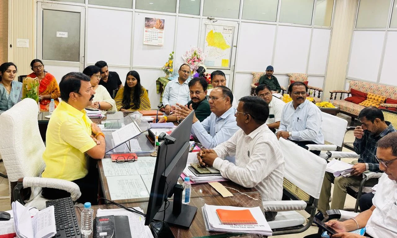 कम वर्षा की स्थिति में कम पानी में तैयार होने वाली फ़सलों का चयन करें कृषकगण : संयुक्त संचालक कृषि