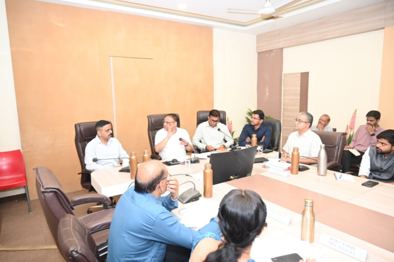 संभागायुक्त श्री भास्कर लाक्षाकार ने ली विभिन्न विभागों की परिचयात्मक समीक्षा बैठक