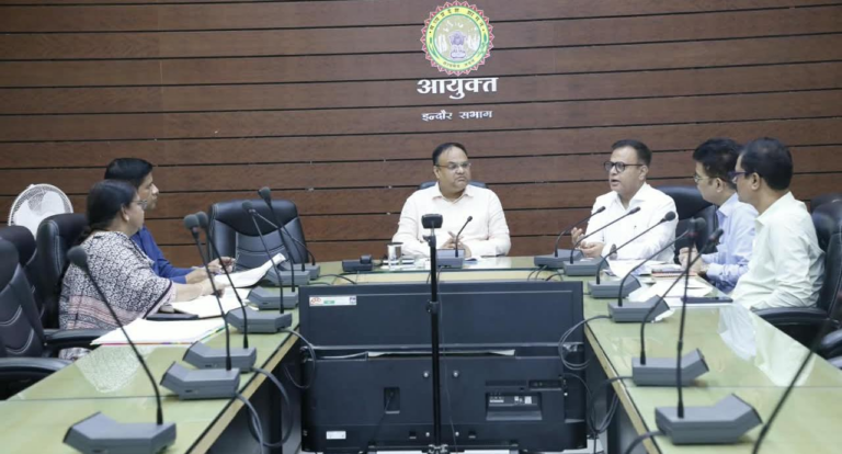 संभागायुक्त श्री लाक्षाकार की अध्यक्षता में पंजीयन एवं मुद्रांक विभाग की समीक्षा बैठक संपन्न