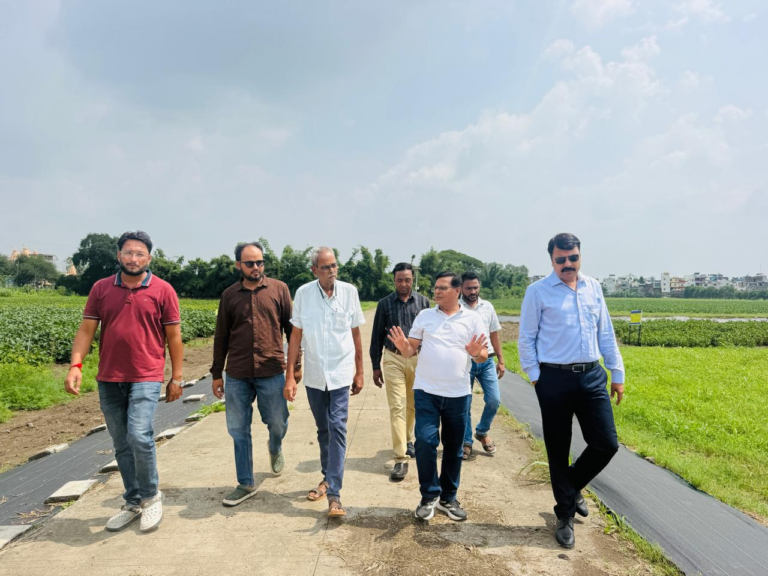 सोयाबीन की नई किस्मों एवं नवीन तकनीकों के प्रदर्शन प्लाट का किया अवलोकन