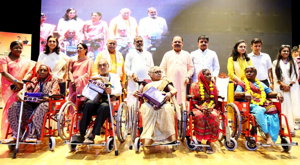 वृद्धजन हमारी अमूल्य धरोहर, उनके अनुभव और आशीर्वाद से समृद्ध होता समाज : मंत्री श्री कुशवाह