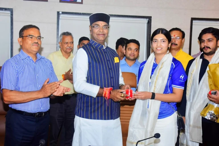 एशियन गेम्स पदक विजेता आशी और ऐश्वर्य से मिले मंत्री श्री सारंग, कहा- 6 साल की उम्र से तराशेंगे खेल प्रतिभाएं