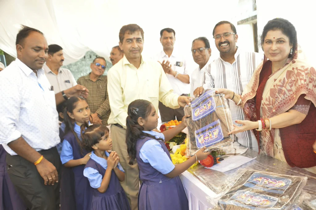 शिक्षा से होगी तरक्की की राह प्रशस्त, बच्चों को नियमित रूप से भेजें स्कूल: राज्यमंत्री श्रीमती गौर