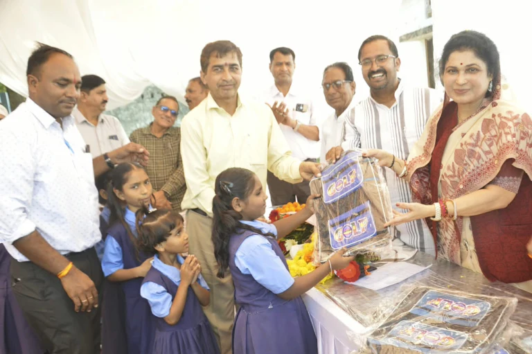 शिक्षा से होगी तरक्की की राह प्रशस्त, बच्चों को नियमित रूप से भेजें स्कूल: राज्यमंत्री श्रीमती गौर