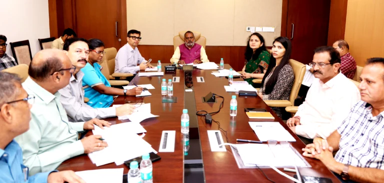कुशवाहा ने जिला दिव्यांग पुनर्वास केंद्रों को मजबूत करने का निर्देश दिया