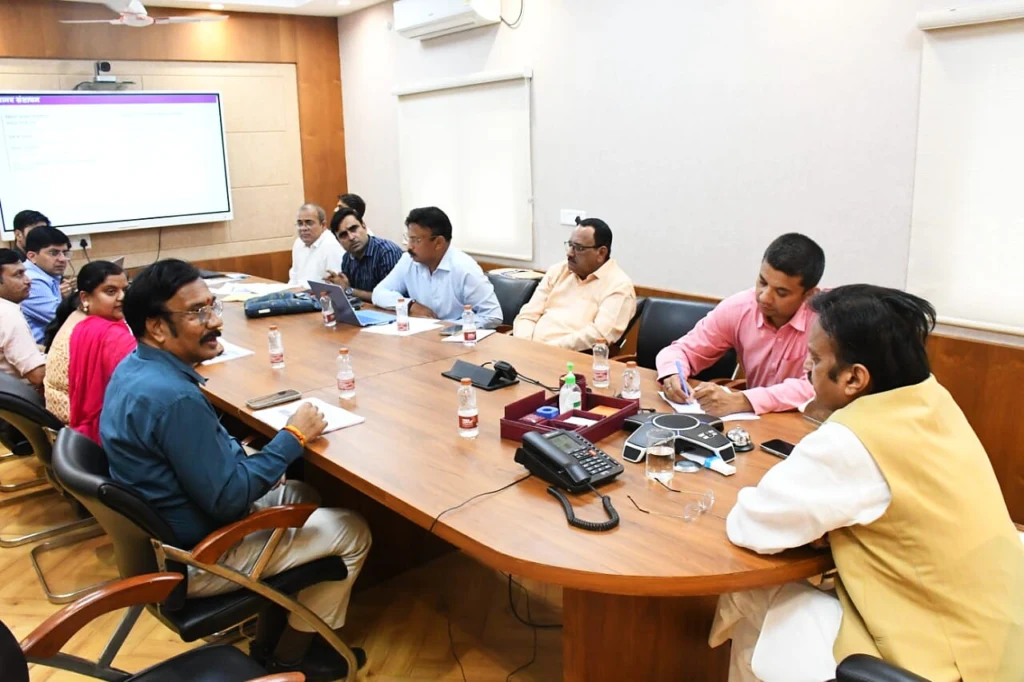 उप मुख्यमंत्री शुक्ल ने राष्ट्रीय स्वास्थ्य मिशन कार्यक्रमों की समीक्षा की