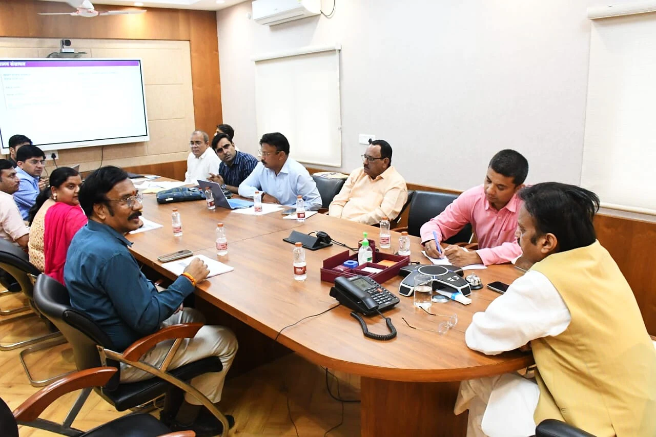 उप मुख्यमंत्री शुक्ल ने राष्ट्रीय स्वास्थ्य मिशन कार्यक्रमों की समीक्षा की