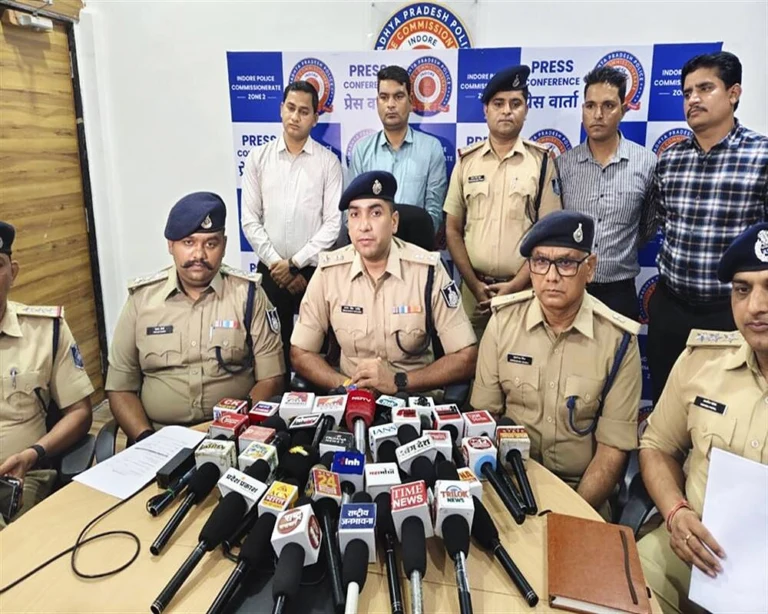 इंदौर पुलिस ने किया चोरी का खुलासा, दोस्त ने ही घर से चुराया करीब डेढ़ करोड़ रुपये का सोना
