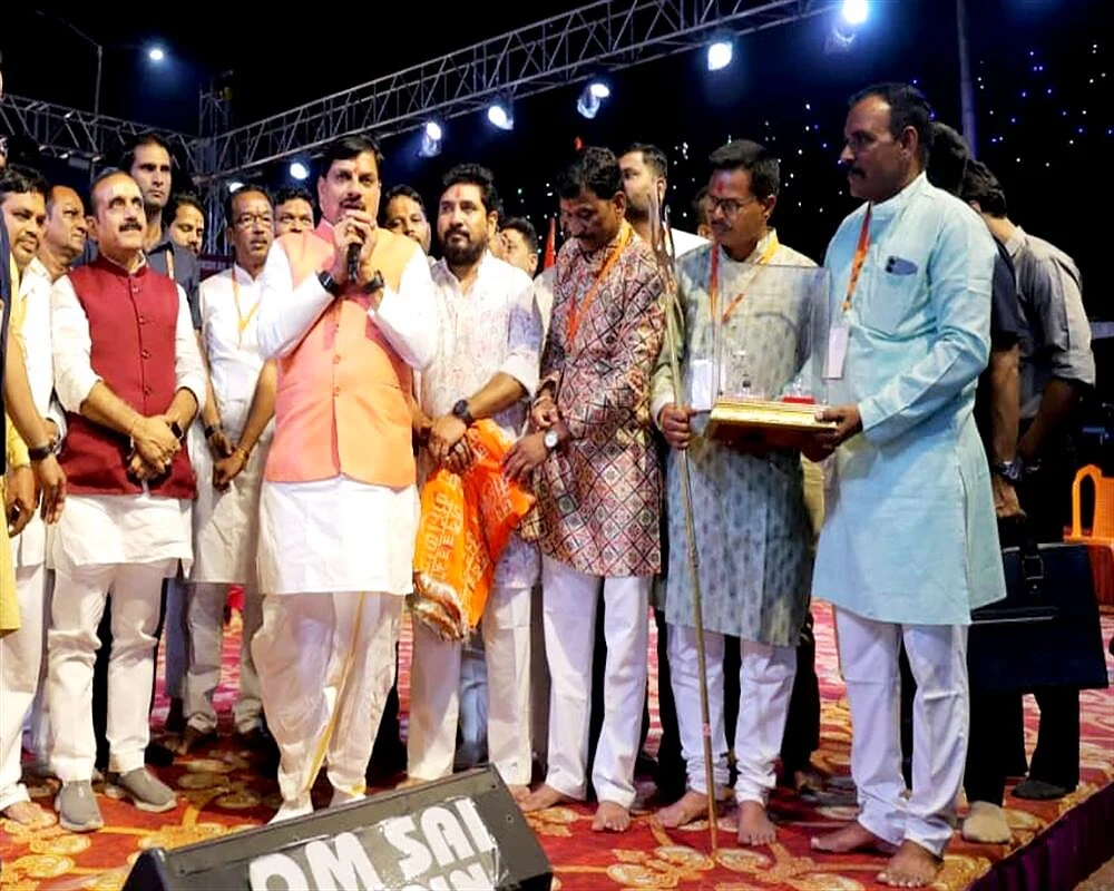 मुख्यमंत्री डॉ. यादव ने उज्जैन के विभिन्न गरबा आयोजनों में सहभागिता की