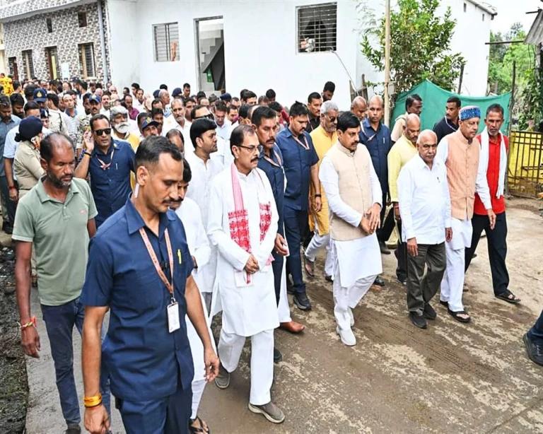 मुख्यमंत्री डॉ. मोहन यादव ने कृषि मंत्री की माताजी को श्रद्धांजलि अर्पित की