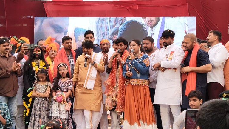 नवरात्रि में बाबा बाल हनुमान सेवा समिति का भव्य कन्या पाद पूजन का आयोजन