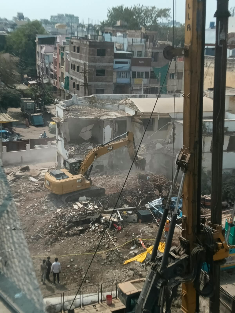छोटा गणपति मंदिर मेट्रो स्टेशन के लिए  एक और बड़ा एक्शन