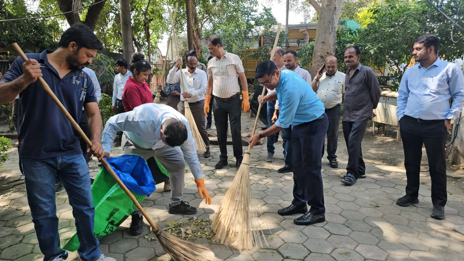 सेवा संकल्प अभियान के तहत निगम मुख्यालय में चला विशेष स्वच्छता अभियान