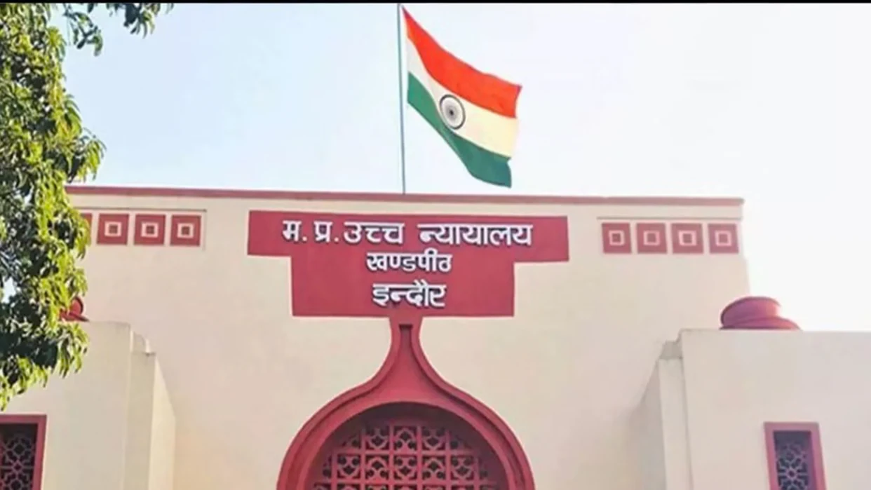 कानून की पूरी अनदेखी: हाईकोर्ट ने निरस्त कानूनी प्रावधानों के तहत आदेश पारित करने वाले इंदौर नगर निगम के अधिकारी पर लगाया 1 लाख का जुर्माना