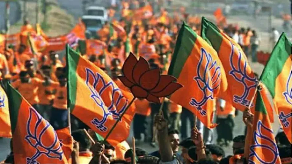 दिन को जारी हुई सूची, रात को शराब पीकर कर दिया कांड…भाजयुमो के नव निर्वाचित जिलाध्यक्ष के खिलाफ थाने पहुंची भाभी