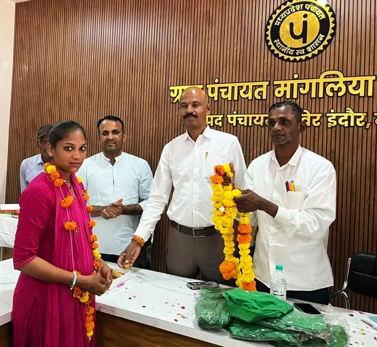 गांधी जयंती पर सेवा संकल्प अभियान के तहत इंदौर जिले के ग्रामीण क्षेत्रों में व्यापक स्तर पर आयोजित हुए सेवा मेरा योगदान कार्यक्रम
