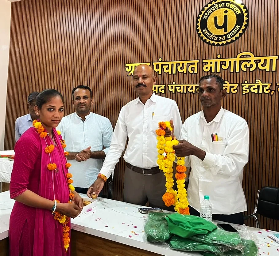 गांधी जयंती पर सेवा संकल्प अभियान के तहत इंदौर जिले के ग्रामीण क्षेत्रों में व्यापक स्तर पर आयोजित हुए सेवा मेरा योगदान कार्यक्रम