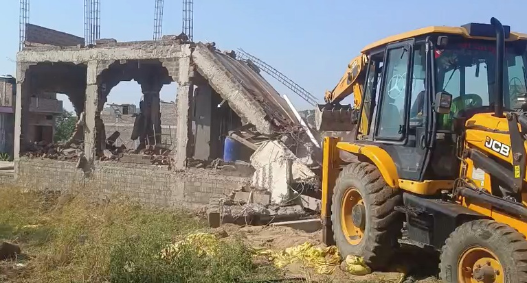 सनावदिया में पट्टे की भूमि पर अवैध प्लॉटिंग और निर्माण पर कार्रवाई