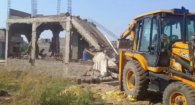 सनावदिया में पट्टे की भूमि पर अवैध प्लॉटिंग और निर्माण पर कार्रवाई