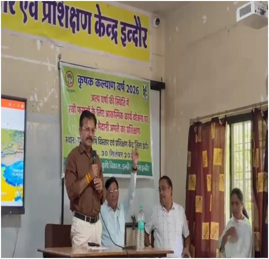 अल्प वर्षा की स्थिति में रबी फसलों के लिए आकस्मिक कार्ययोजना पर मैदानी अमले को दिया गया प्रशिक्षण