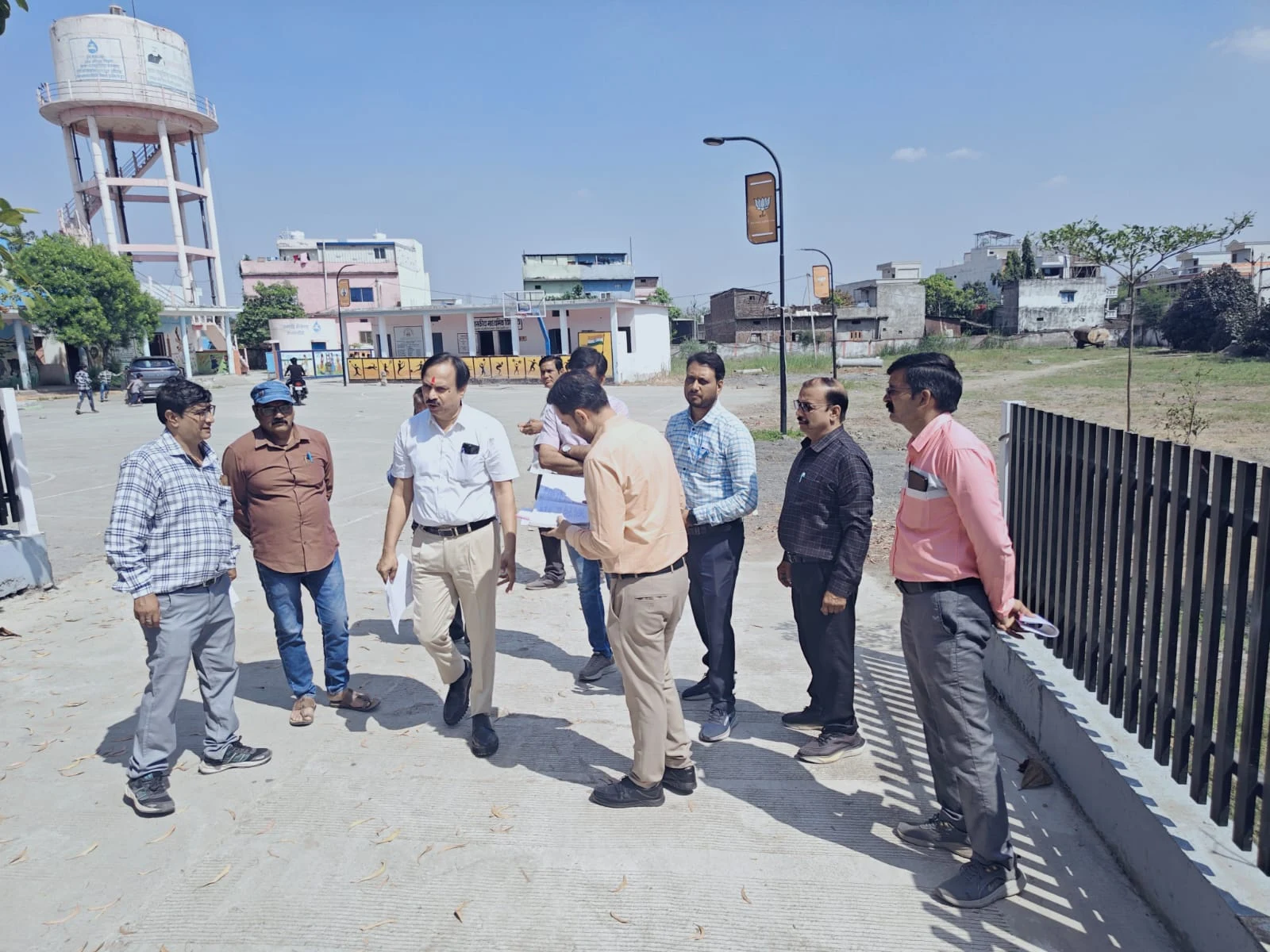राज्य ग्रामीण आजीविका मिशन के मुख्य कार्यपालन अधिकारी ने किया इंदौर जिले के ग्रामों का सघन भ्रमण