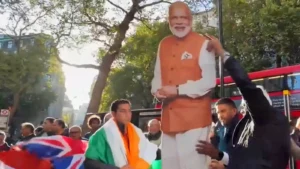 लंदन में भारतीय प्रवासी ने मोदी सरकार का समर्थन करते हुए काउंटर-प्रदर्शन किया