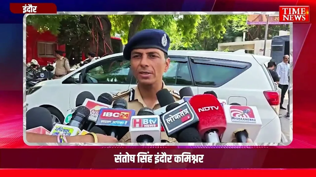 पलासिया चौराहे पर ट्रैफिक पुलिस का 36वां हेलमेट जागरूकता अभियान